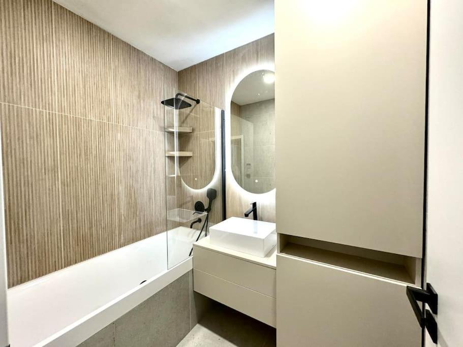 5 Min Dancing House Apartment Prague, Luxury And Modern エクステリア 写真
